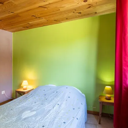 Blanc - Piscine Partagee Chalet